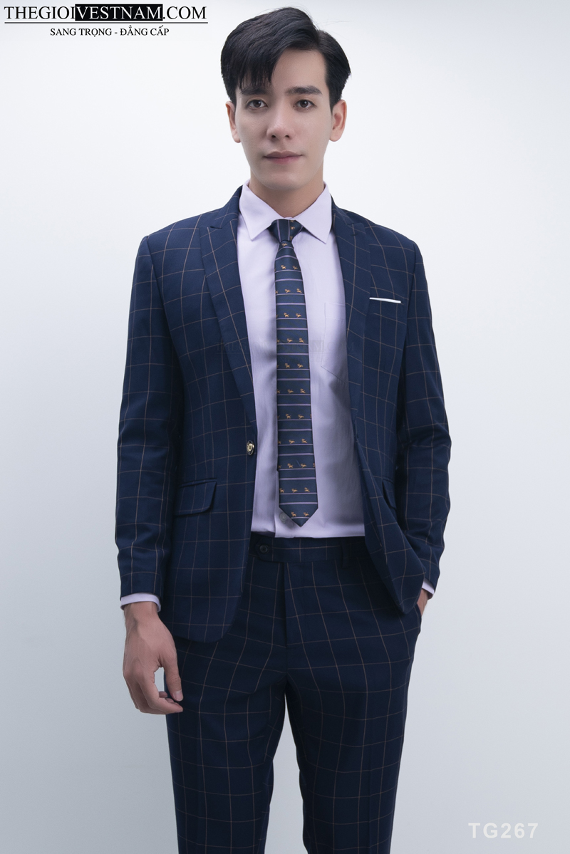 Suit họa tiết caro